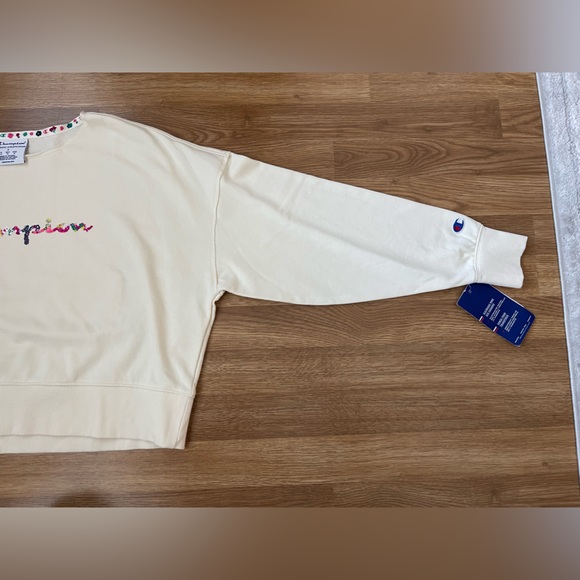 Floral Champion Logo Crop Crew - Picture 8 of 11